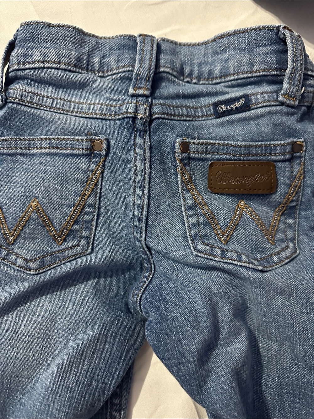 Wrangler Blue Denim Jeans with W-Stitched Back Pockets bootcut